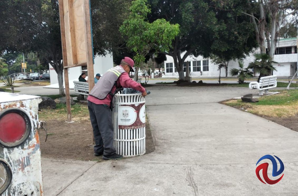 Siguen las labores de limpieza en vialidades, parques y jardines de Ensenada